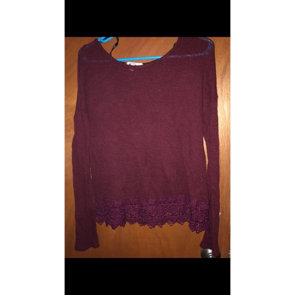 Cute maroon long sleeve!